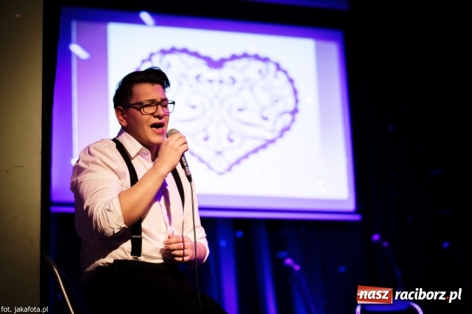 Zdjęcie w galerii na portalu naszraciborz.pl: Walentynkowy czwartek z zespołem Miraż w Młodzieżowym Domu Kultury wiadomości z regionu