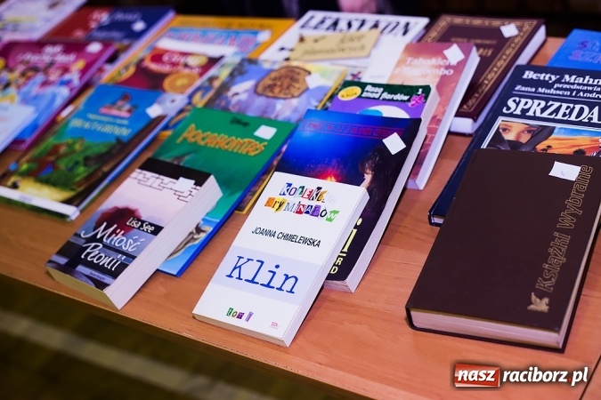 Zdjęcie w galerii na portalu naszraciborz.pl: Dzień książki dla Afryki w Borucinie wiadomości z regionu