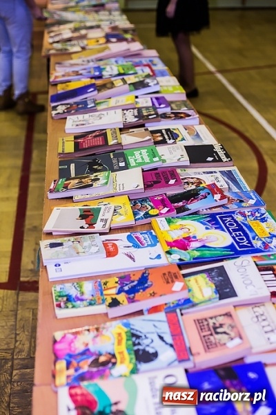 Zdjęcie w galerii na portalu naszraciborz.pl: Dzień książki dla Afryki w Borucinie wiadomości z regionu