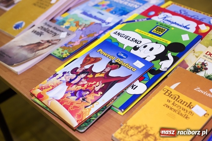 Zdjęcie w galerii na portalu naszraciborz.pl: Dzień książki dla Afryki w Borucinie wiadomości z regionu