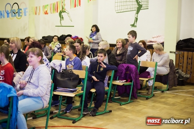 Zdjęcie w galerii na portalu naszraciborz.pl: Dzień książki dla Afryki w Borucinie wiadomości z regionu