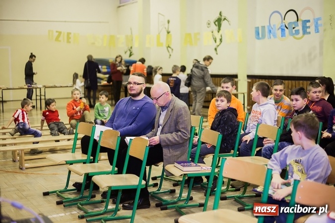 Zdjęcie w galerii na portalu naszraciborz.pl: Dzień książki dla Afryki w Borucinie wiadomości z regionu