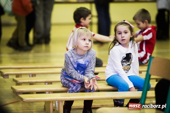 Zdjęcie w galerii na portalu naszraciborz.pl: Dzień książki dla Afryki w Borucinie wiadomości z regionu