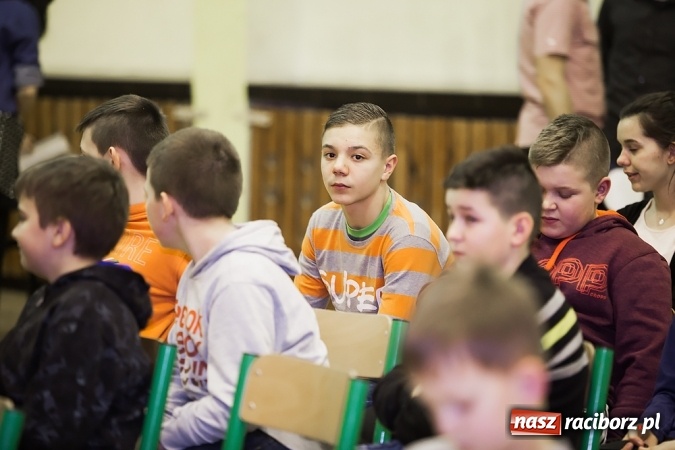 Zdjęcie w galerii na portalu naszraciborz.pl: Dzień książki dla Afryki w Borucinie wiadomości z regionu