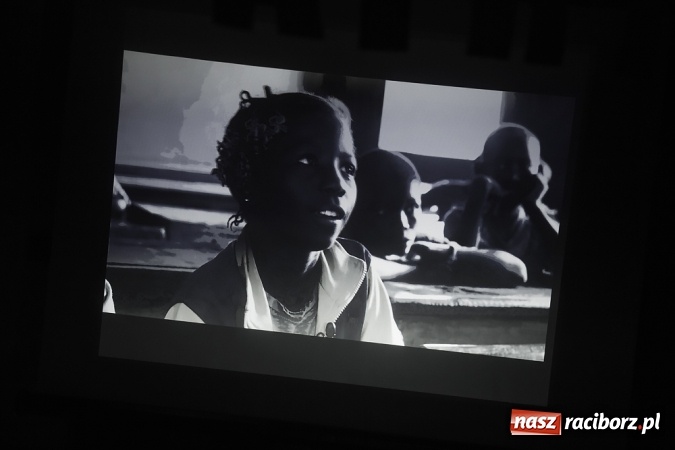 Zdjęcie w galerii na portalu naszraciborz.pl: Dzień książki dla Afryki w Borucinie wiadomości z regionu