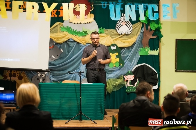 Zdjęcie w galerii na portalu naszraciborz.pl: Dzień książki dla Afryki w Borucinie wiadomości z regionu