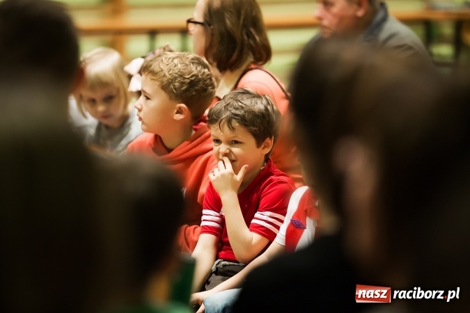 Zdjęcie w galerii na portalu naszraciborz.pl: Dzień książki dla Afryki w Borucinie wiadomości z regionu