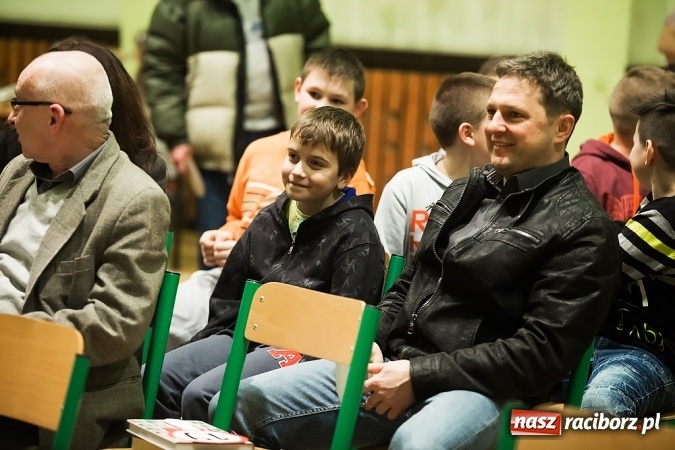 Zdjęcie w galerii na portalu naszraciborz.pl: Dzień książki dla Afryki w Borucinie wiadomości z regionu