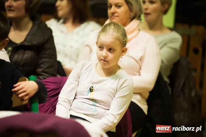 Zdjęcie w galerii na portalu naszraciborz.pl: Dzień książki dla Afryki w Borucinie wiadomości z regionu