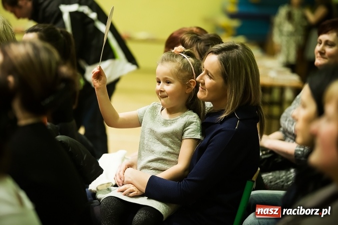 Zdjęcie w galerii na portalu naszraciborz.pl: Dzień książki dla Afryki w Borucinie wiadomości z regionu