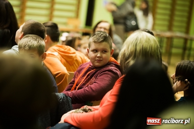 Zdjęcie w galerii na portalu naszraciborz.pl: Dzień książki dla Afryki w Borucinie wiadomości z regionu