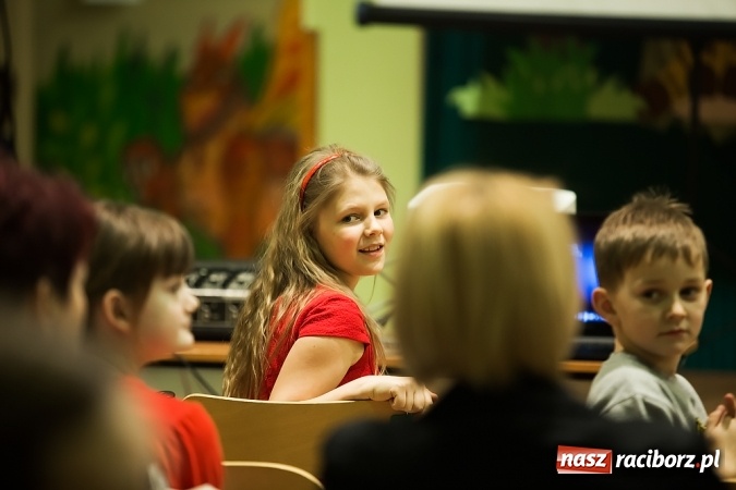 Zdjęcie w galerii na portalu naszraciborz.pl: Dzień książki dla Afryki w Borucinie wiadomości z regionu