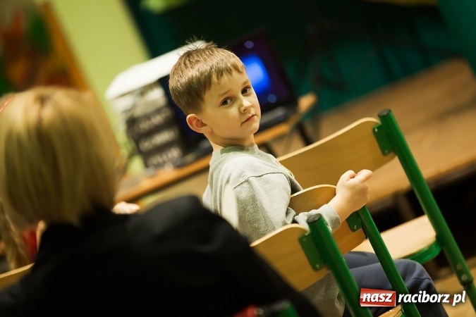 Zdjęcie w galerii na portalu naszraciborz.pl: Dzień książki dla Afryki w Borucinie wiadomości z regionu