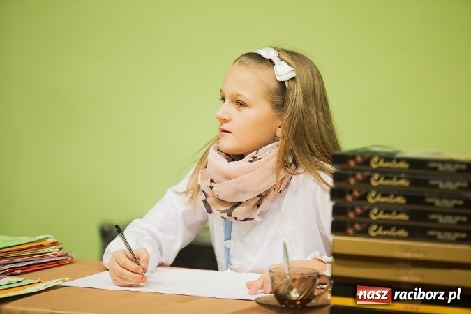 Zdjęcie w galerii na portalu naszraciborz.pl: Dzień książki dla Afryki w Borucinie wiadomości z regionu