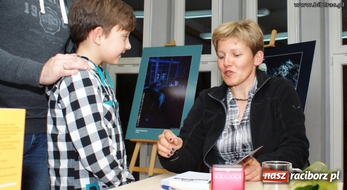 Zdjęcie w galerii na portalu naszraciborz.pl: Sukces jest jak góra lodowa - zdobywczyni Korony Ziemi w bibliotece wiadomości z regionu