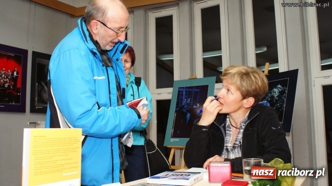 Zdjęcie w galerii na portalu naszraciborz.pl: Sukces jest jak góra lodowa - zdobywczyni Korony Ziemi w bibliotece wiadomości z regionu