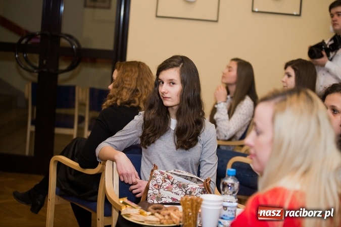 Zdjęcie w galerii na portalu naszraciborz.pl: 25. Powiatowy Konkurs Recytatorski Tw&oacute;rczości Adama Mickiewicza i Josepha von Eichendorffa wiadomości z regionu