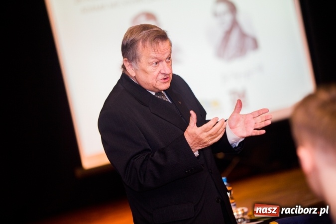 Zdjęcie w galerii na portalu naszraciborz.pl: 25. Powiatowy Konkurs Recytatorski Tw&oacute;rczości Adama Mickiewicza i Josepha von Eichendorffa wiadomości z regionu