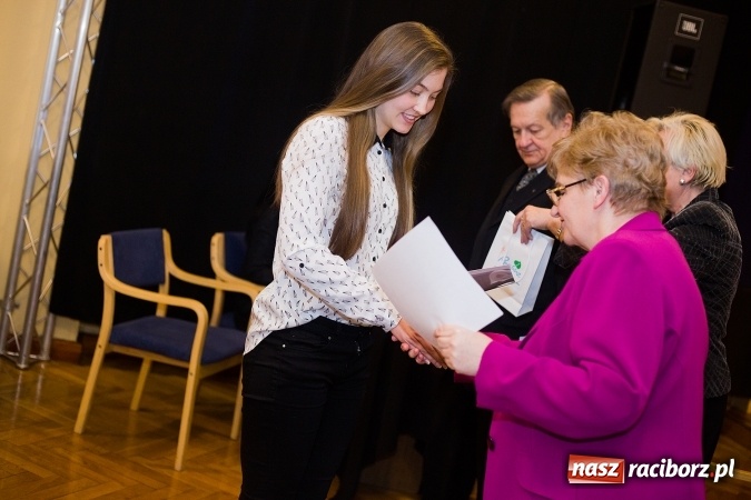 Zdjęcie w galerii na portalu naszraciborz.pl: 25. Powiatowy Konkurs Recytatorski Tw&oacute;rczości Adama Mickiewicza i Josepha von Eichendorffa wiadomości z regionu