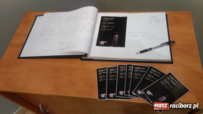 Zdjęcie w galerii na portalu naszraciborz.pl: Skrawki cienia – francuski artysta w Galerii OBOK wiadomości z regionu