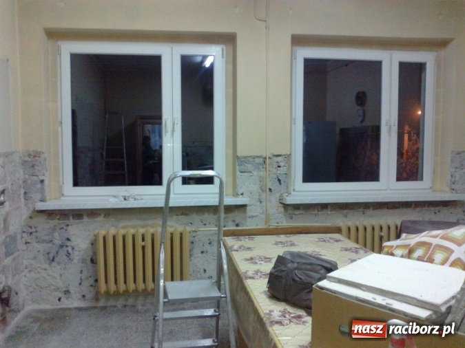 Zdjęcie w galerii na portalu naszraciborz.pl: Burmistrz przeciął wstęgę - można gotować wiadomości z regionu