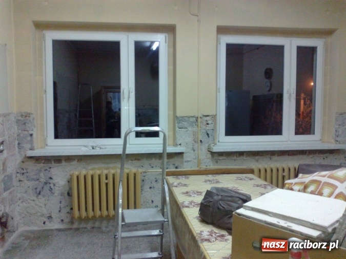 Zdjęcie w galerii na portalu naszraciborz.pl: Burmistrz przeciął wstęgę - można gotować wiadomości z regionu