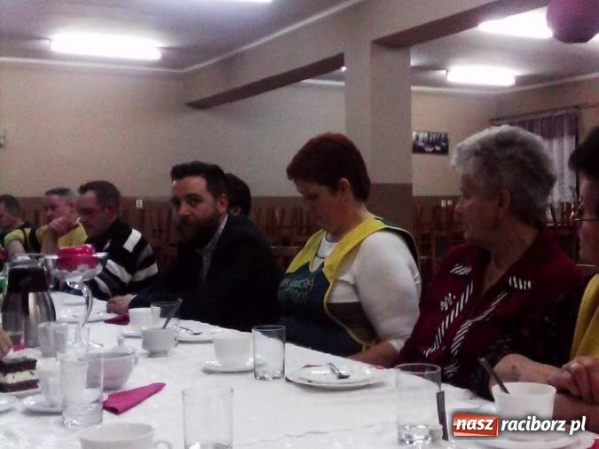 Zdjęcie w galerii na portalu naszraciborz.pl: Burmistrz przeciął wstęgę - można gotować wiadomości z regionu