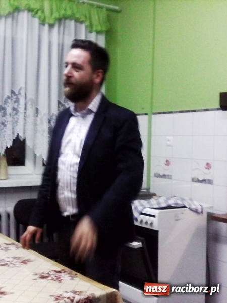 Zdjęcie w galerii na portalu naszraciborz.pl: Burmistrz przeciął wstęgę - można gotować wiadomości z regionu