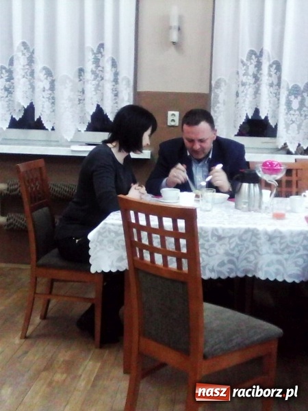 Zdjęcie w galerii na portalu naszraciborz.pl: Burmistrz przeciął wstęgę - można gotować wiadomości z regionu