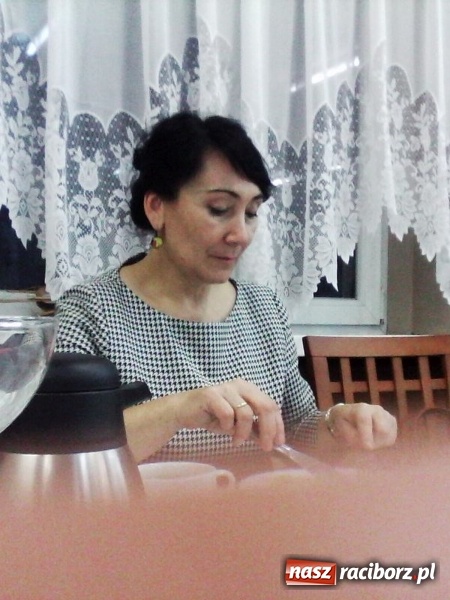 Zdjęcie w galerii na portalu naszraciborz.pl: Burmistrz przeciął wstęgę - można gotować wiadomości z regionu