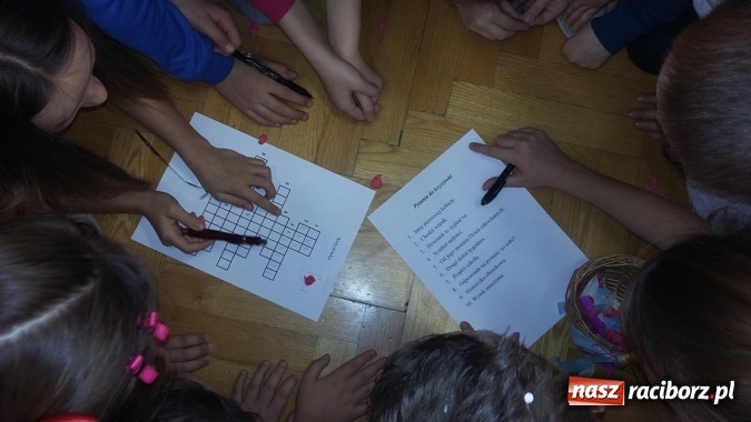 Zdjęcie w galerii na portalu naszraciborz.pl: W szkole przy Staszica witali ferie turniejem walentynkowym wiadomości z regionu