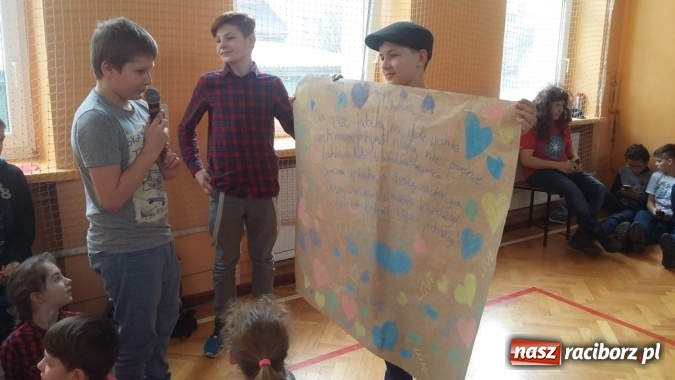 Zdjęcie w galerii na portalu naszraciborz.pl: W szkole przy Staszica witali ferie turniejem walentynkowym wiadomości z regionu