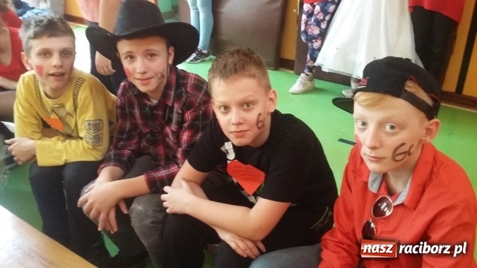 Zdjęcie w galerii na portalu naszraciborz.pl: W szkole przy Staszica witali ferie turniejem walentynkowym wiadomości z regionu