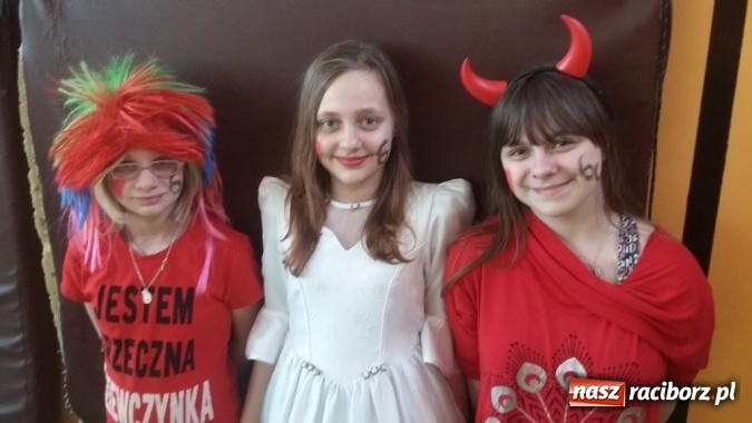 Zdjęcie w galerii na portalu naszraciborz.pl: W szkole przy Staszica witali ferie turniejem walentynkowym wiadomości z regionu