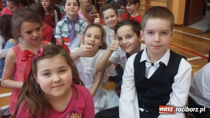 Zdjęcie w galerii na portalu naszraciborz.pl: W szkole przy Staszica witali ferie turniejem walentynkowym wiadomości z regionu