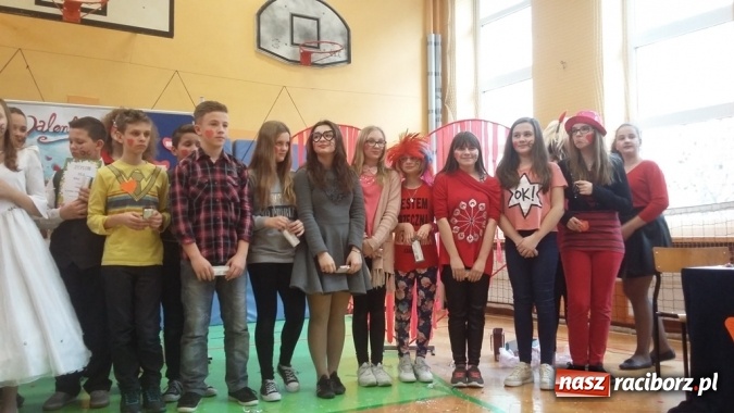 Zdjęcie w galerii na portalu naszraciborz.pl: W szkole przy Staszica witali ferie turniejem walentynkowym wiadomości z regionu