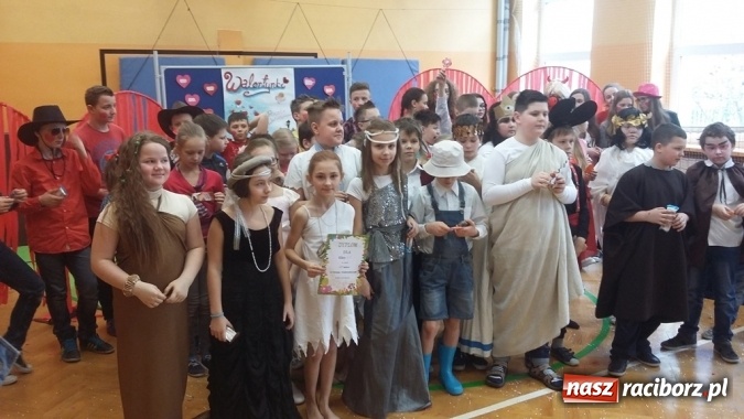 Zdjęcie w galerii na portalu naszraciborz.pl: W szkole przy Staszica witali ferie turniejem walentynkowym wiadomości z regionu