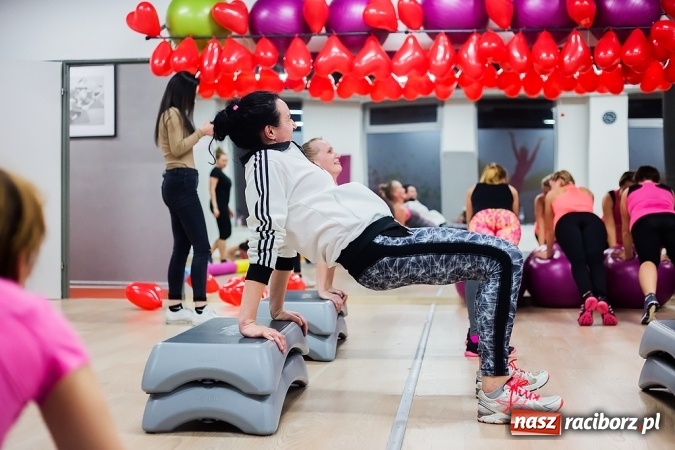 Zdjęcie w galerii na portalu naszraciborz.pl: Walentynkowy Maraton Fitness w Brooklyn Gym wiadomości z regionu