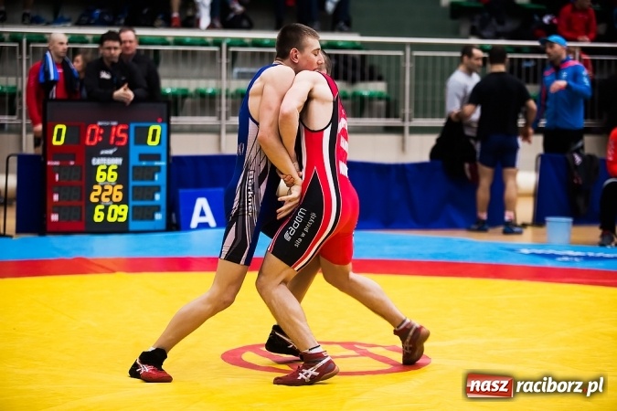 Zdjęcie w galerii na portalu naszraciborz.pl: Puchar Polski Seniorów w zapasach w stylu klasycznym w Arenie Rafako wiadomości z regionu