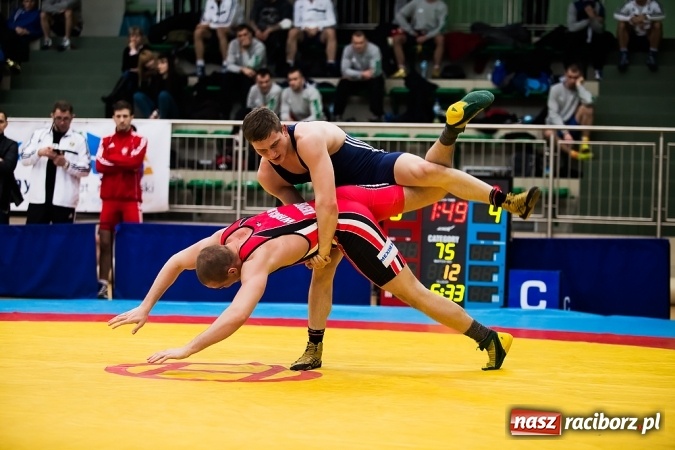 Zdjęcie w galerii na portalu naszraciborz.pl: Puchar Polski Seniorów w zapasach w stylu klasycznym w Arenie Rafako wiadomości z regionu