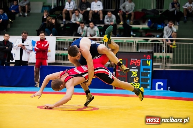 Zdjęcie w galerii na portalu naszraciborz.pl: Puchar Polski Seniorów w zapasach w stylu klasycznym w Arenie Rafako wiadomości z regionu