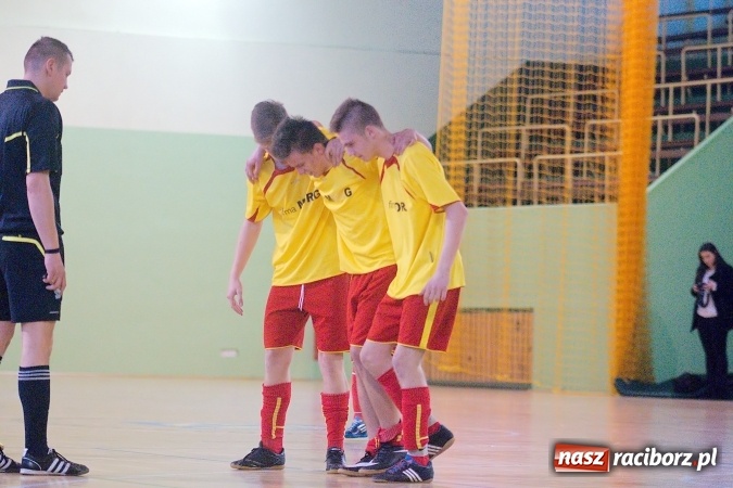 Zdjęcie w galerii na portalu naszraciborz.pl: Sławięcice z Pucharem Starosty. Kuźniańska Stal druga wiadomości z regionu