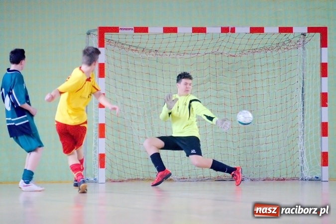 Zdjęcie w galerii na portalu naszraciborz.pl: Sławięcice z Pucharem Starosty. Kuźniańska Stal druga wiadomości z regionu