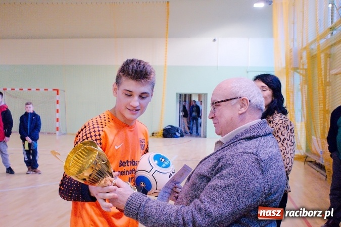 Zdjęcie w galerii na portalu naszraciborz.pl: Sławięcice z Pucharem Starosty. Kuźniańska Stal druga wiadomości z regionu