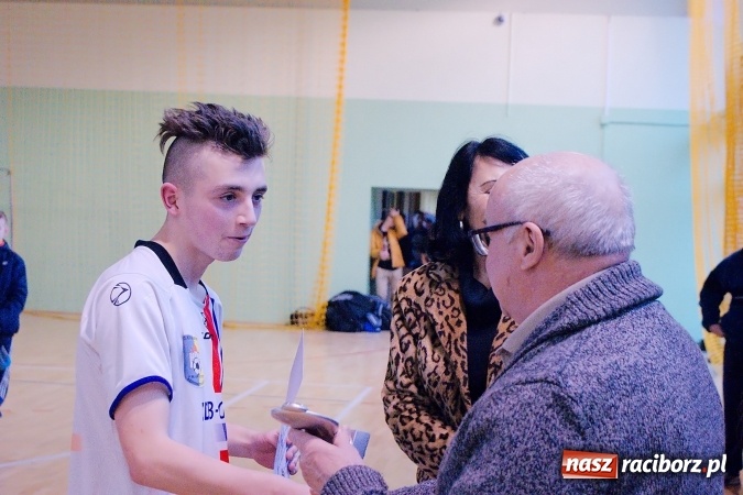 Zdjęcie w galerii na portalu naszraciborz.pl: Sławięcice z Pucharem Starosty. Kuźniańska Stal druga wiadomości z regionu