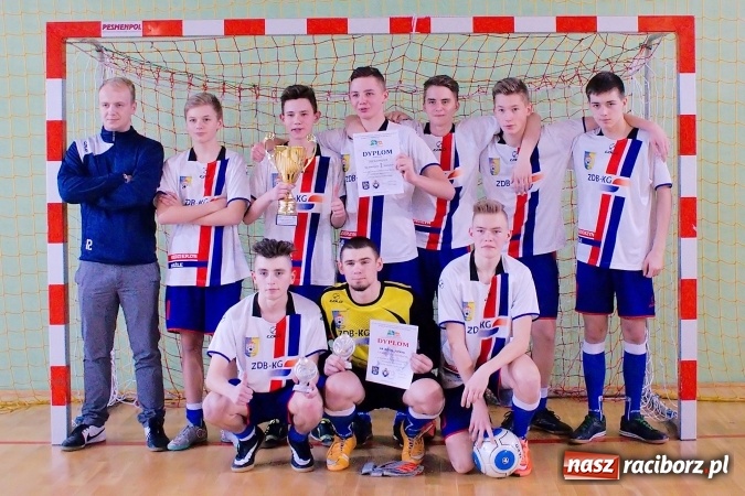 Zdjęcie w galerii na portalu naszraciborz.pl: Sławięcice z Pucharem Starosty. Kuźniańska Stal druga wiadomości z regionu