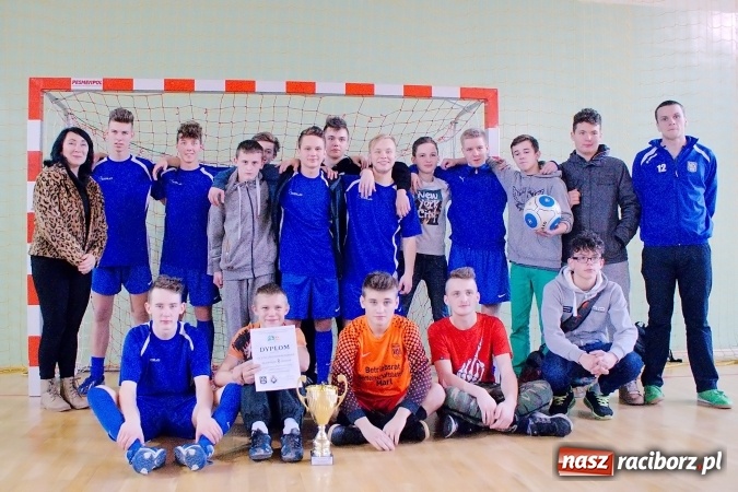 Zdjęcie w galerii na portalu naszraciborz.pl: Sławięcice z Pucharem Starosty. Kuźniańska Stal druga wiadomości z regionu