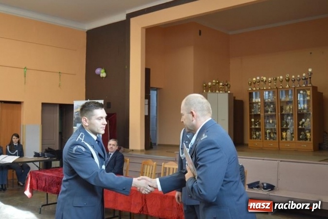 Zdjęcie w galerii na portalu naszraciborz.pl: 97. rocznica powstania Służby Więziennej. Odznaki i awanse w ZK Racib&oacute;rz wiadomości z regionu