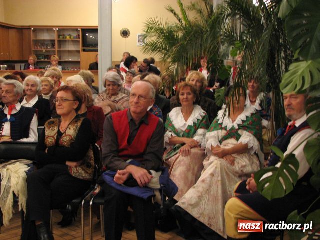 Zdjęcie w galerii na portalu naszraciborz.pl: Upiększają sobie jesień życia wiadomości z regionu