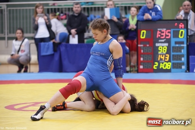 Zdjęcie w galerii na portalu naszraciborz.pl: Zapaśnicze zmagania w Arenie Rafako - na maty wyszły panie i kadeci wiadomości z regionu